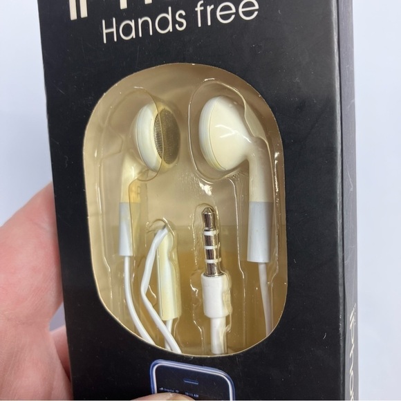 iPhone earbuds plug in style - Picture 4 of 4